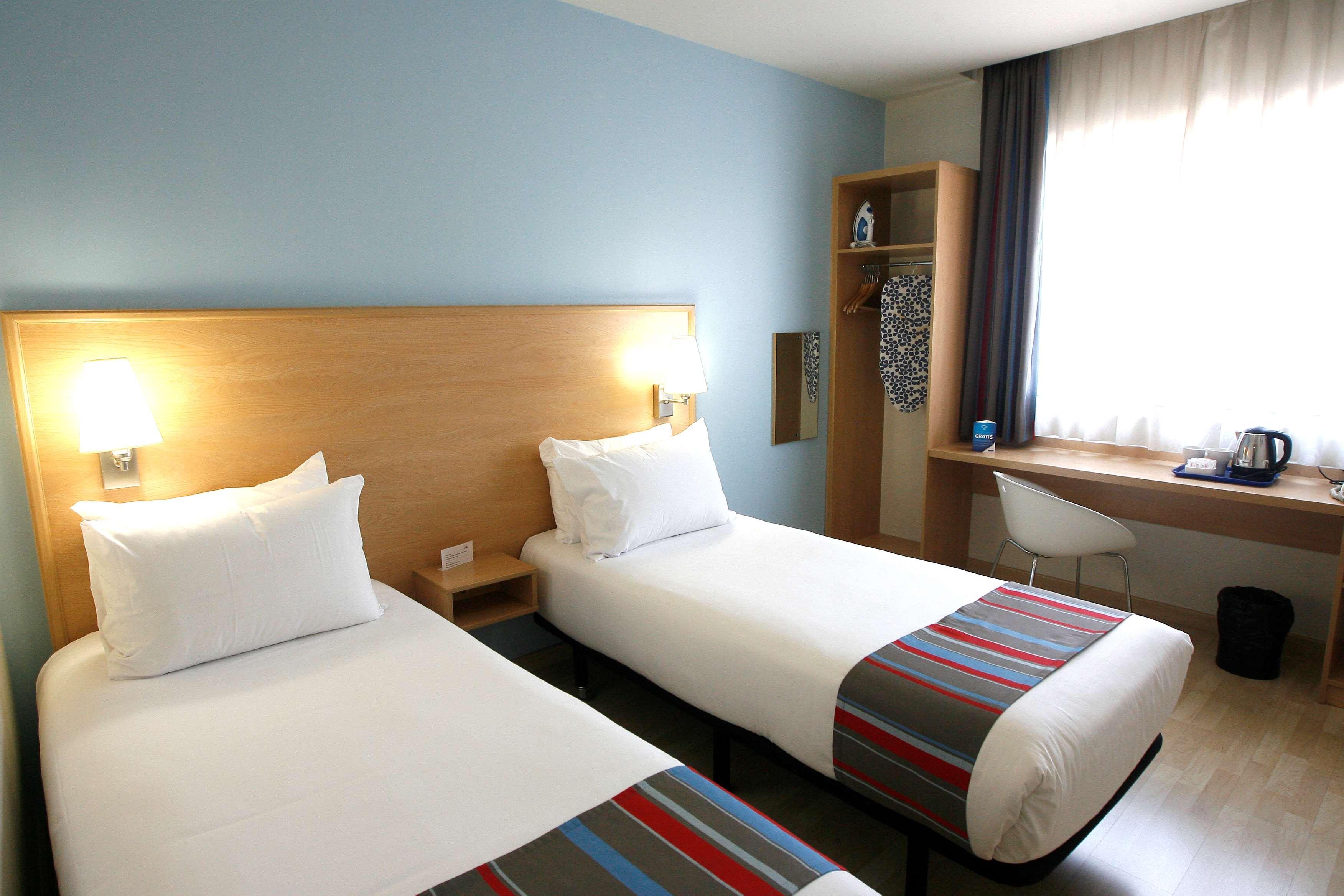 Travelodge Torrelaguna Madrid Exterior photo