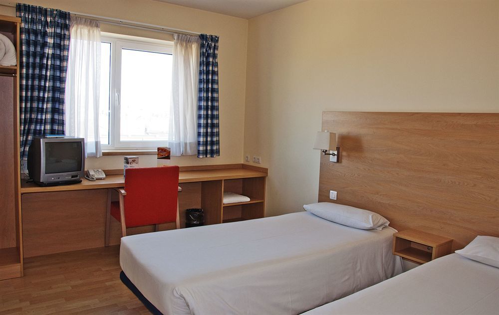 Travelodge Torrelaguna Madrid Exterior photo