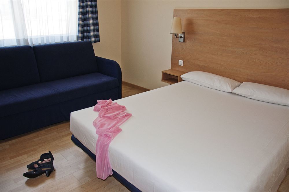 Travelodge Torrelaguna Madrid Exterior photo