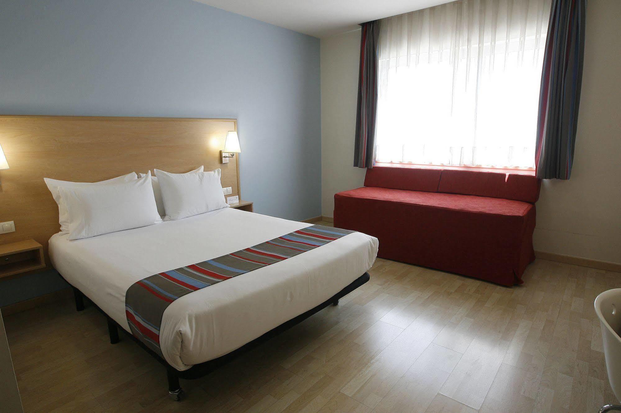 Travelodge Torrelaguna Madrid Exterior photo